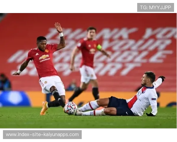 巴黎保持高节奏推进,卢卡斯变向带球干净利索