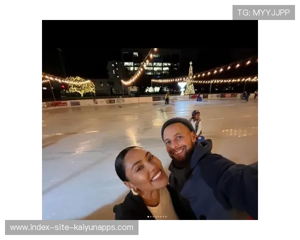 库里与妻子合体参加慈善义卖，夫妻合力圈粉无数